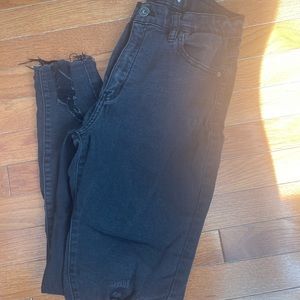 KanCan Distressed Jeans (11/29)